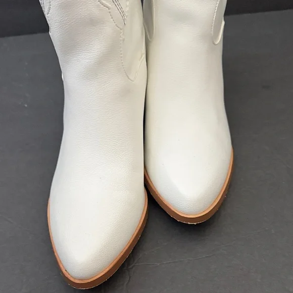 White Embroidered Knee-High Boots - Picture 8 of 9